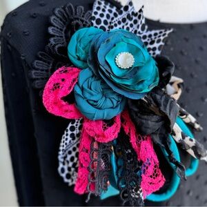 New Adorning by D *New Scrappy Flower Pin Boutique brooch ladies OOAK